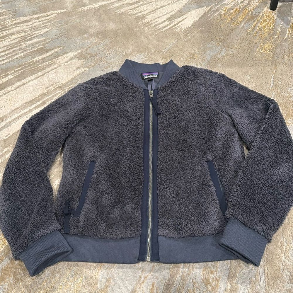 Patagonia fleece bomber jacket - womens M in GUC dark grey with navy trim
